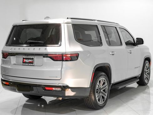 Used 2023 Jeep Wagoneer Series II image 4