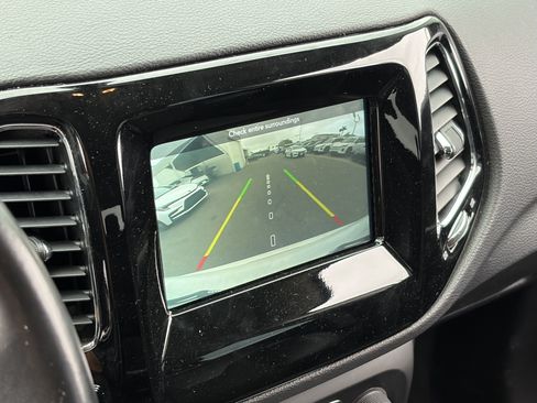 Used 2019 Jeep Compass Latitude FWD image 7