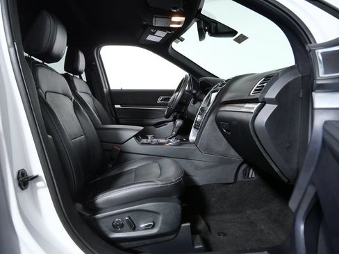 Used 2018 Ford Explorer Limited w/ Equipment Group 301A AWD/4WD image 5