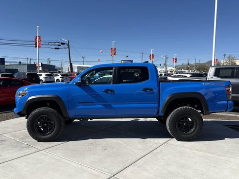 Used 2020 Toyota Tacoma TRD Off-Road w/ Technology Package image 2