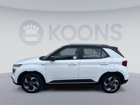 Used 2023 Hyundai Venue Limited image 2
