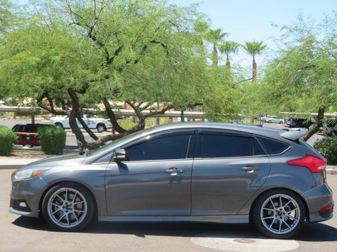 Used 2016 Ford Focus ST FWD image 2
