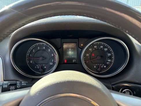 Used 2012 Jeep Grand Cherokee Laredo image 16