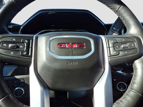 Used 2025 GMC Sierra 1500 SLT image 28