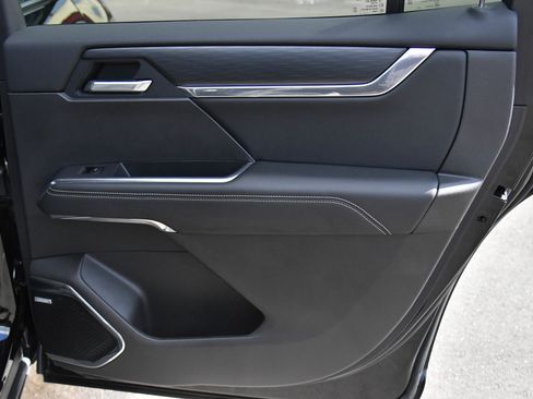 Used 2025 GMC Acadia Elevation image 51