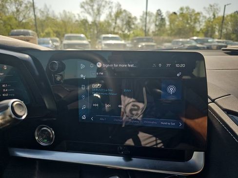 Used 2025 Chevrolet Corvette Stingray Coupe w/ 1LT image 17