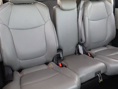 Used 2021 Toyota Sienna XLE image 19