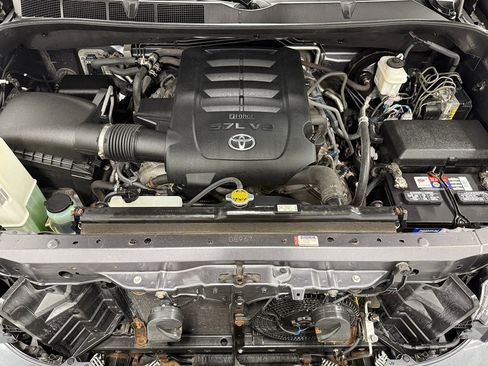 Used 2017 Toyota Sequoia Platinum AWD/4WD image 35