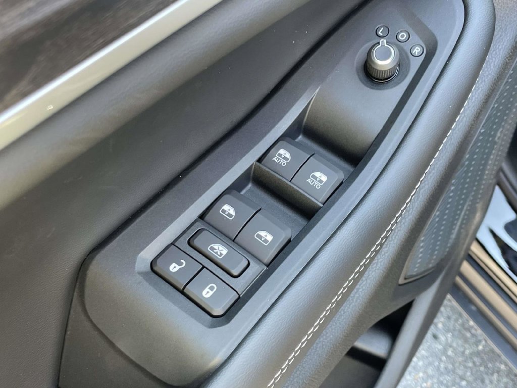 New 2027 Jeep Grand Cherokee Altitude RWD image 24