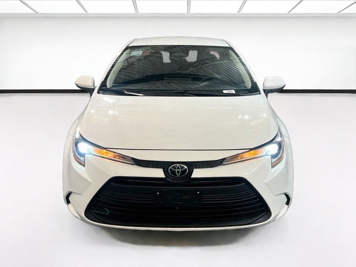 Used 2023 Toyota Corolla LE FWD image 2