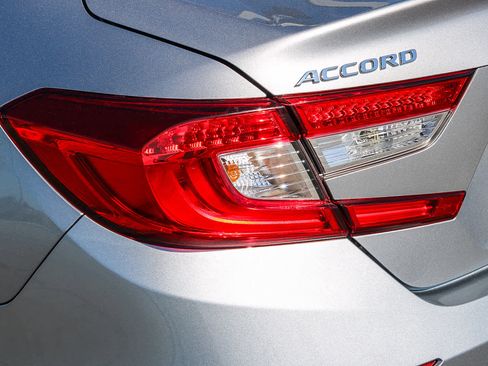 Certified 2022 Honda Accord Touring image 7