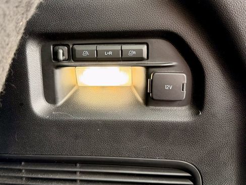 Used 2020 Ford Explorer Platinum w/ Premium Technology Package image 16