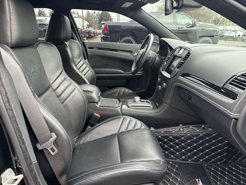 Used 2023 Chrysler 300 C image 5