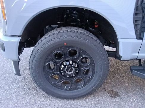 Used 2026 Ford F250 Lariat w/ Black Appearance Package image 10