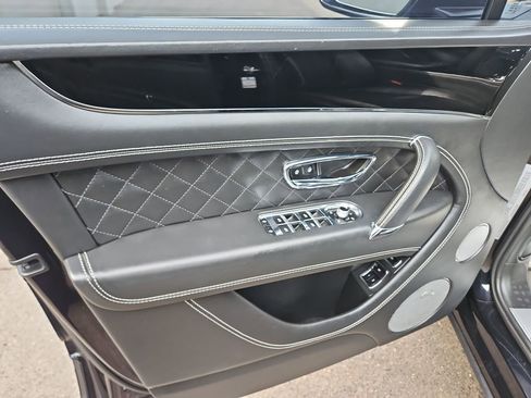 Used 2017 Bentley Bentayga AWD/4WD image 10