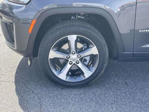 New 2026 Jeep Grand Cherokee Limited w/ Luxury Tech Group II AWD/4WD image 10