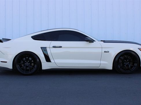 Used 2017 Ford Mustang GT Premium w/ GT Performance Package RWD image 9