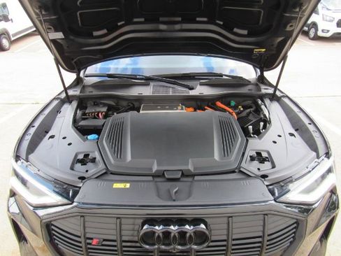 Used 2022 Audi e-tron S Prestige w/ Prestige Package image 61