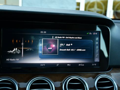 Used 2017 Mercedes-Benz E 300 image 17