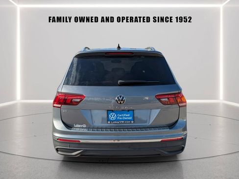 Used 2023 Volkswagen Tiguan SE w/ Panoramic Sunroof Package FWD image 5
