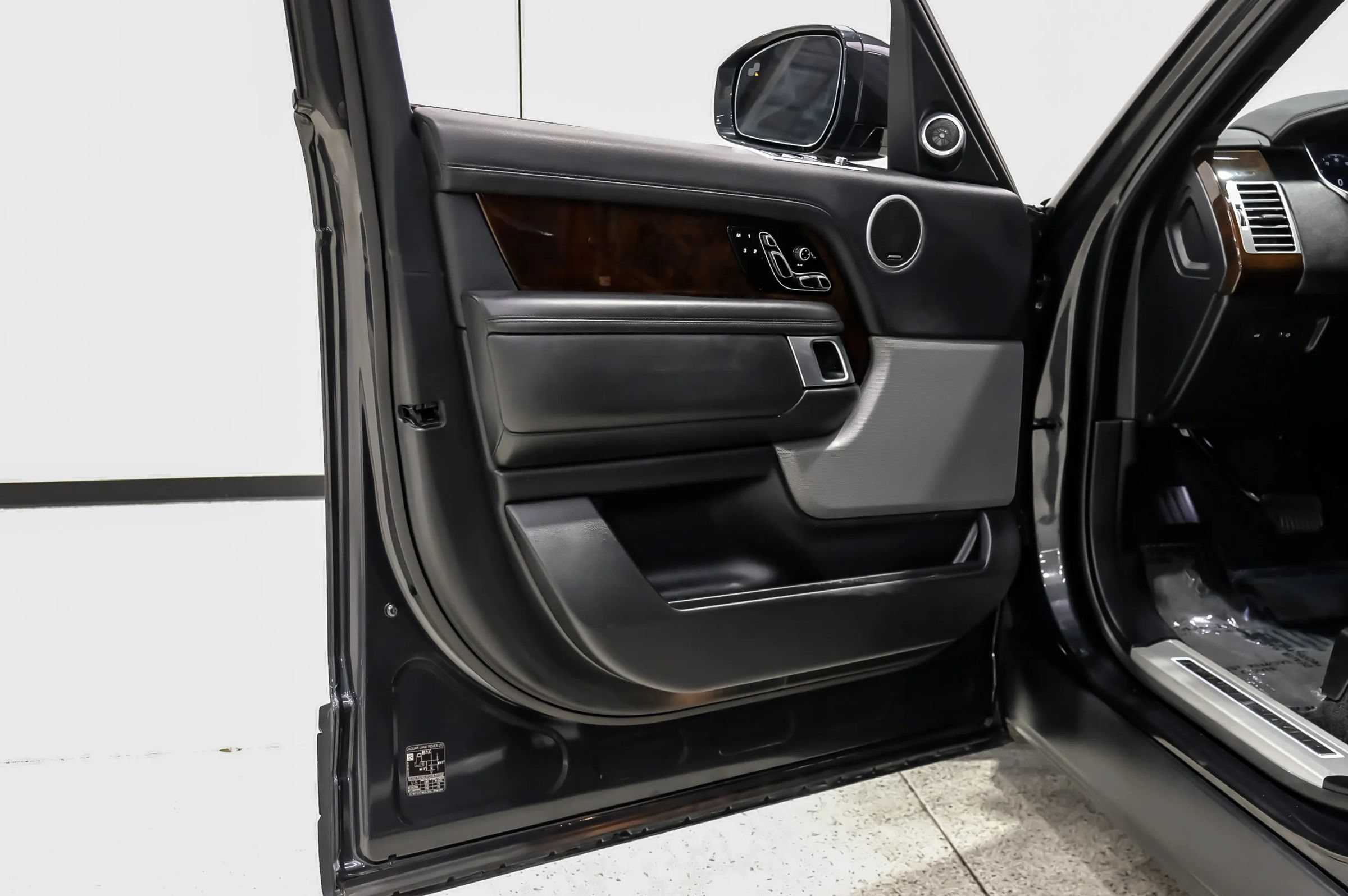 Used 2019 Land Rover Range Rover Long Wheelbase Supercharged AWD/4WD image 54