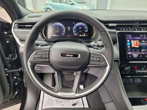 New 2025 Jeep Grand Cherokee Laredo X w/ Luxury Tech Group I image 14