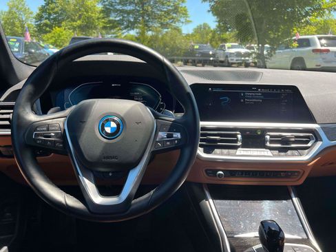 Used 2022 BMW 330e xDrive w/ Premium Package AWD/4WD image 27