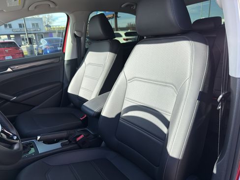 Used 2020 Volkswagen Passat 2.0T R-Line image 12