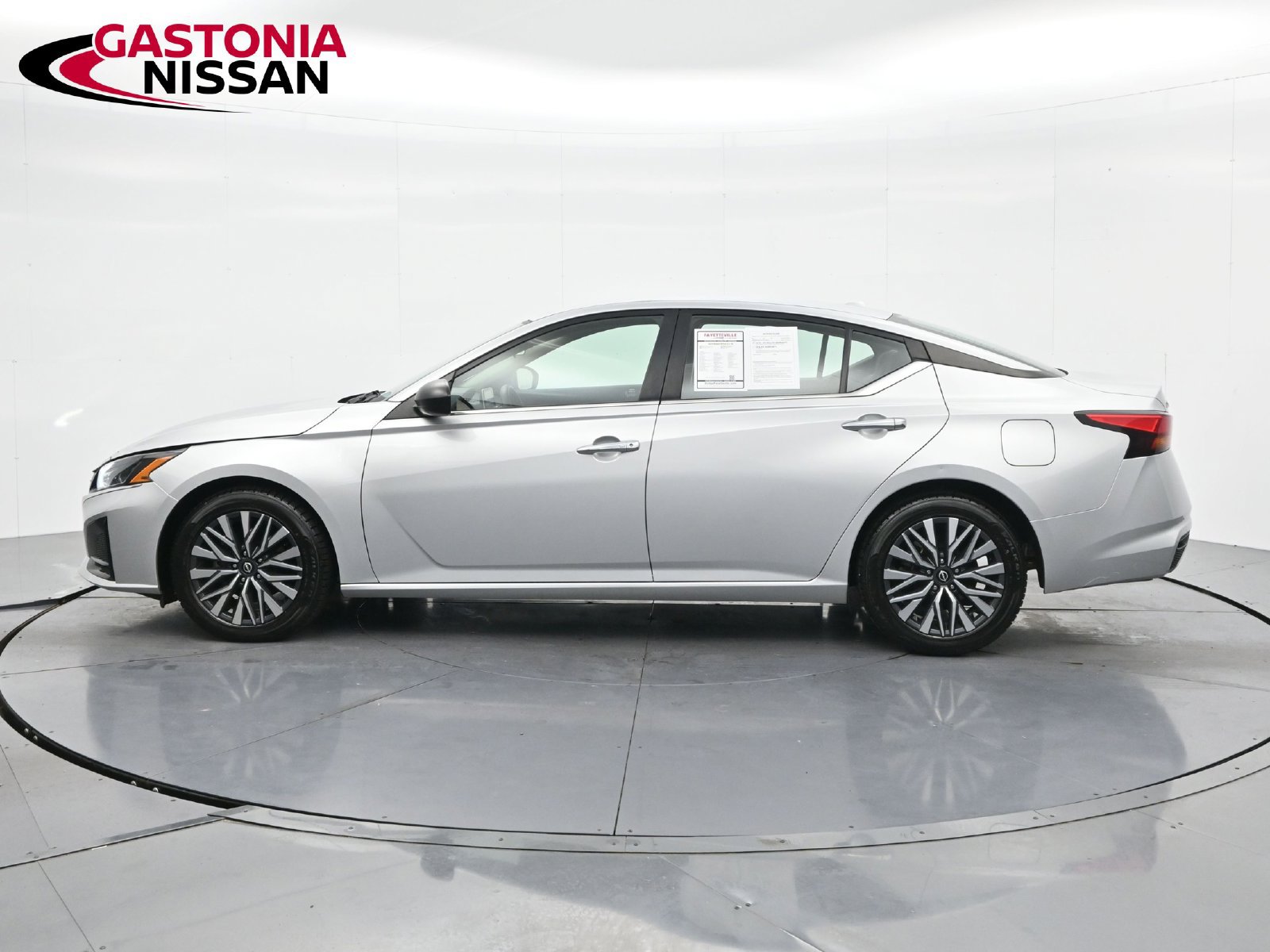 Used 2024 Nissan Altima 2.5 SV FWD image 10