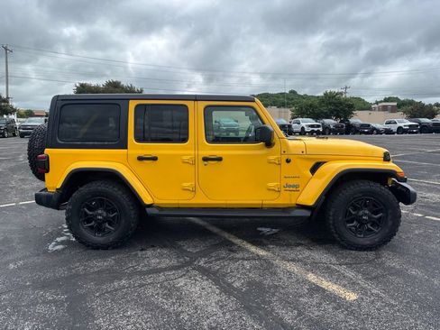 Used 2019 Jeep Wrangler Unlimited Sahara w/ Dual Top Group AWD/4WD image 4
