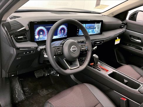 New 2025 Nissan Kicks SR w/ SR Premium Package FWD image 13