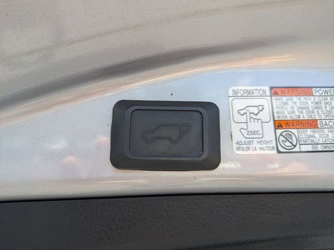 Used 2018 Toyota RAV4 Limited FWD image 14
