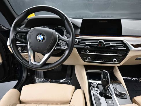 Used 2019 BMW 530e w/ Luxury Package RWD image 16