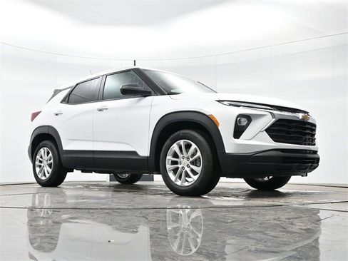 Used 2024 Chevrolet TrailBlazer LS w/ LS Convenience Package image 22