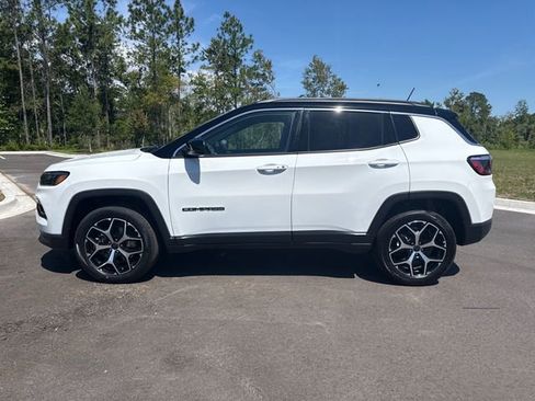 Used 2025 Jeep Compass Limited AWD/4WD image 2