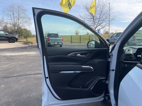 New 2026 Chevrolet Traverse High Country w/ LPO, Floor Liner Package image 7