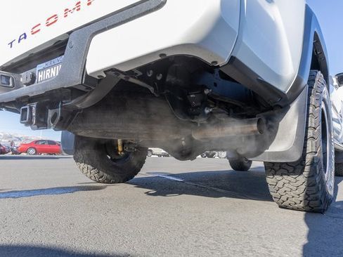 Used 2022 Toyota Tacoma TRD Off-Road image 24