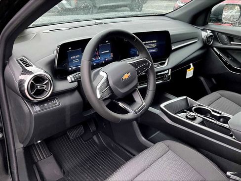 New 2026 Chevrolet Equinox LT w/ LPO, Floor Liner Package image 9