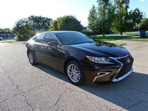 Used 2018 Lexus ES 350 w/ Navigation System Package FWD image 3
