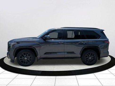 Used 2024 Toyota Sequoia Platinum AWD/4WD image 6