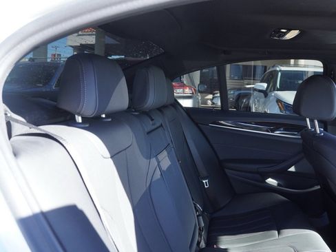 Used 2022 BMW 530e w/ M Sport Package image 18