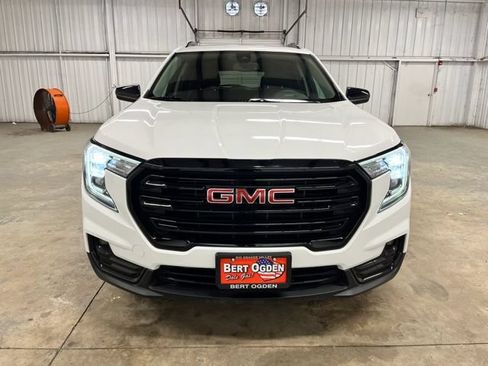 Used 2024 GMC Terrain SLT w/ Elevation Edition AWD/4WD image 2