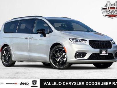 New 2026 Chrysler Pacifica Limited w/ S Appearance Package