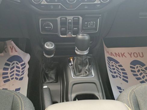 Used 2025 Jeep Wrangler Sahara image 17