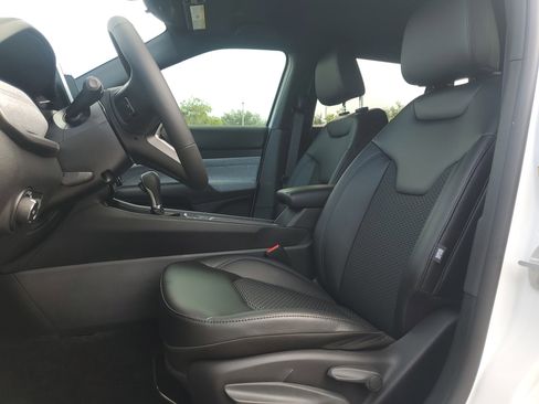 New 2026 Jeep Compass Latitude image 10