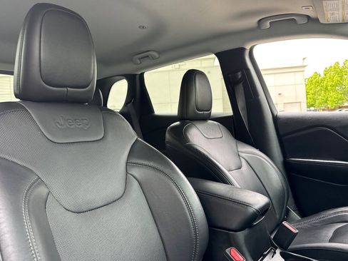 Used 2019 Jeep Cherokee Limited image 31