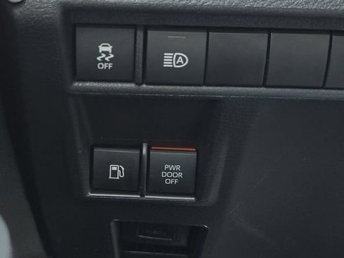 Certified 2025 Toyota Sienna LE FWD image 23