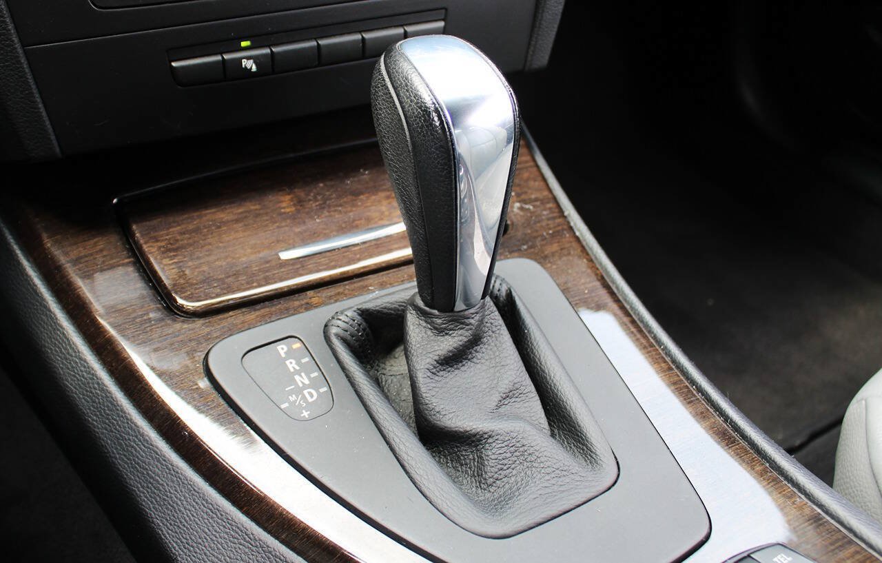 Used 2013 BMW 335i Convertible RWD image 29