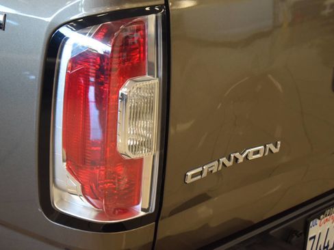 Used 2015 GMC Canyon SLT w/ Driver Alert Package image 38
