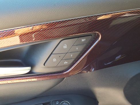 Used 2024 Chevrolet Traverse RS FWD image 17
